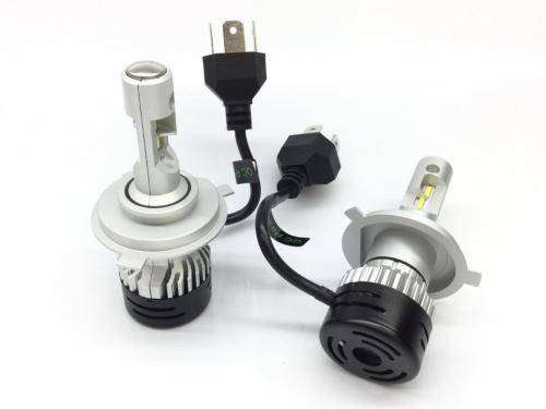 H4 Hi/Lo 5000K LEDヘッドライトバルブ (角目Lo側)
